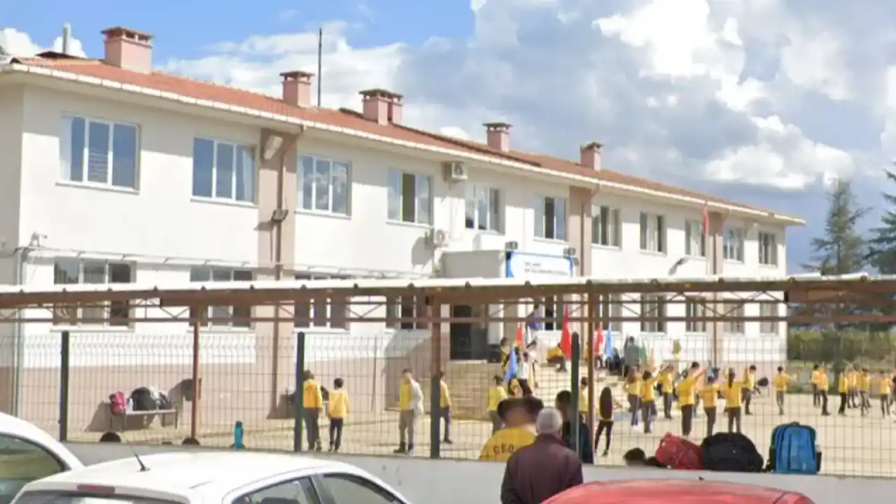İzmir’de Şehit Polis Gökhan Kirazlı Ortaokulu’nun adı değiştirildi mi?