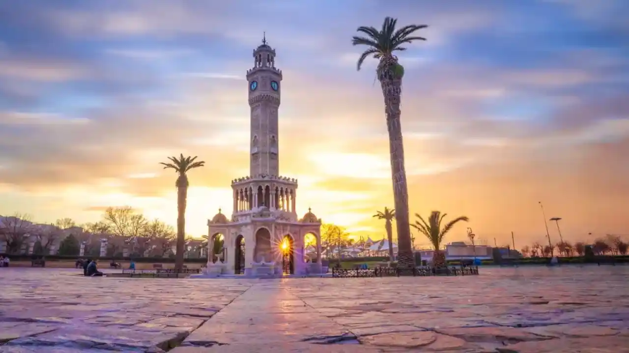İzmir’in dijital rehberi yenilendi