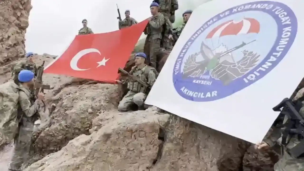 Kahraman komandolar Erciyes’te… Somalili askeri personelle keşif tırmanışı