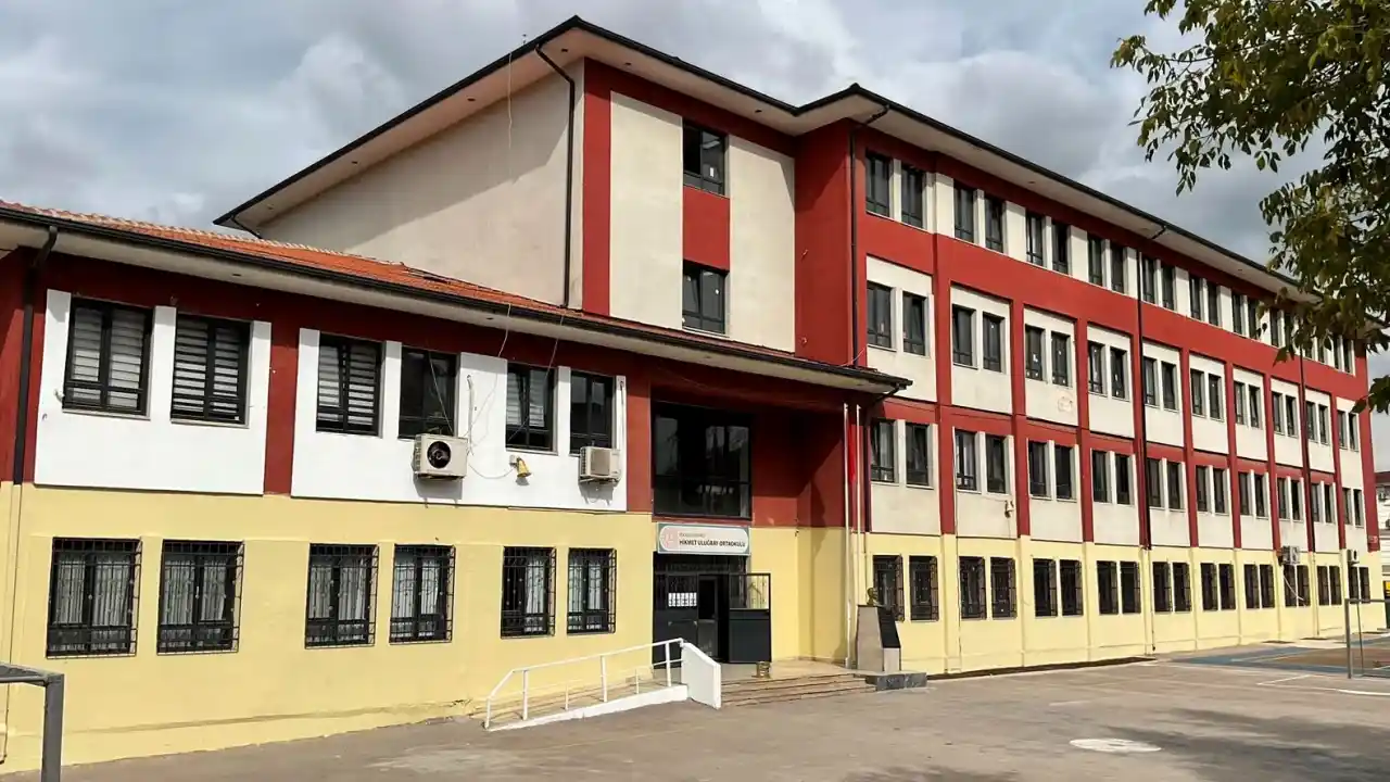 Kocaeli Büyükşehir’den okullara 7,3 milyon TL’lik boya desteği
