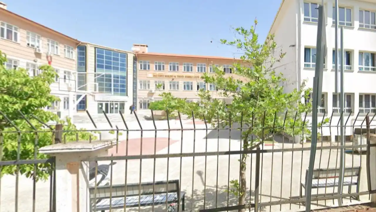 Manisa’da liseye silahlı saldırı! Yaralılar var, saldırgan gözaltına alındı
