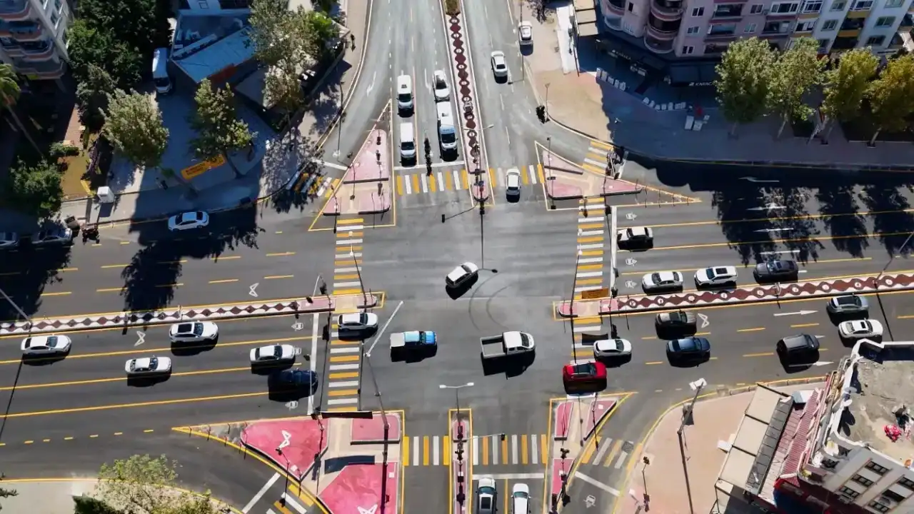 Mersin’deki kavşağa yapay zekalı trafik sistemi