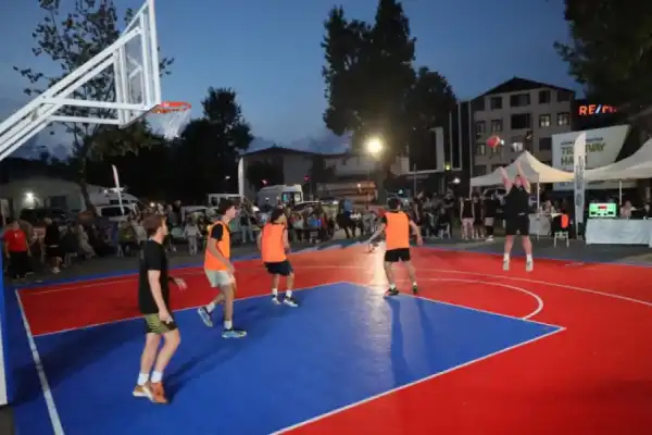 Sakarya sokak basketbolu turnuvası nefes kesti