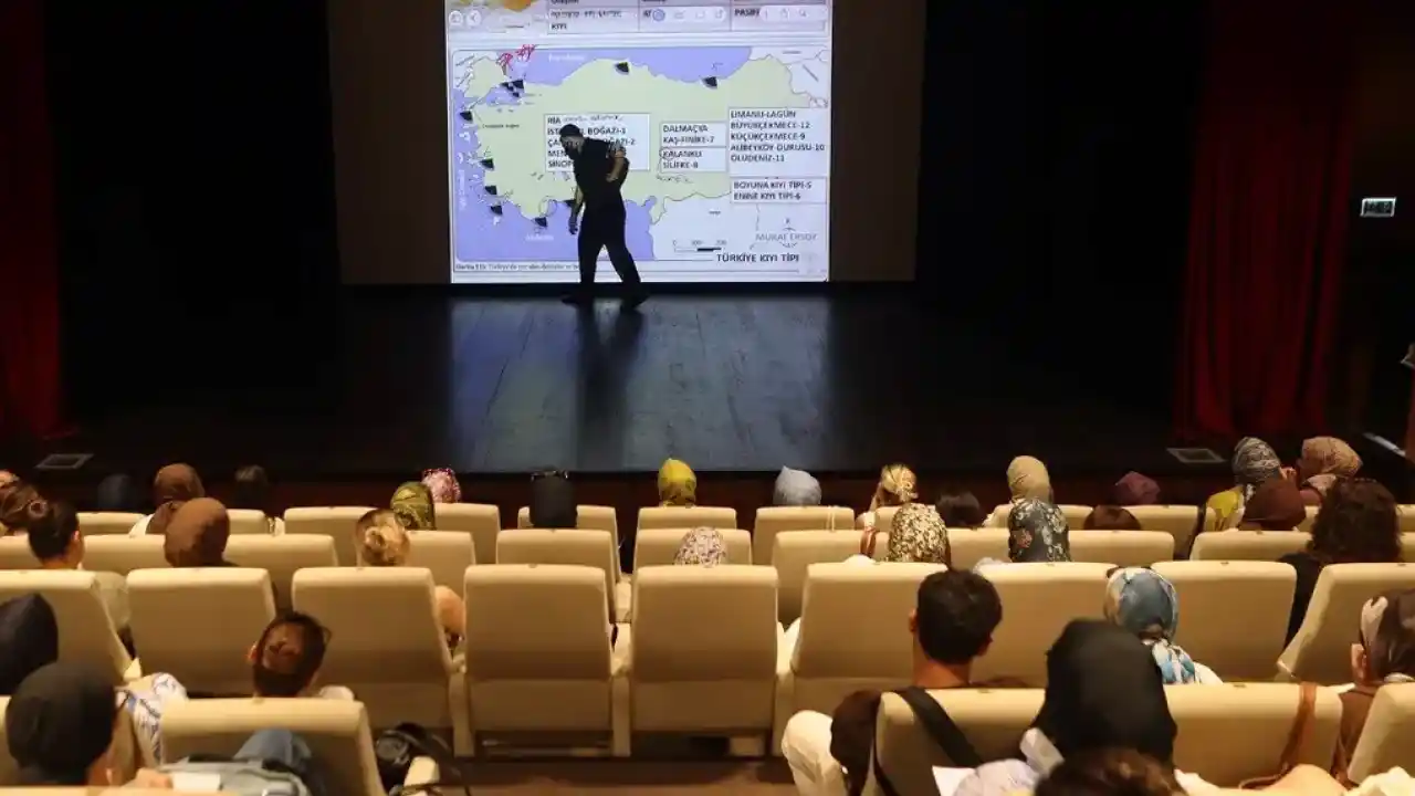 Sakarya’da KPSS adayları Büyükşehir’le bilgileri tazeledi