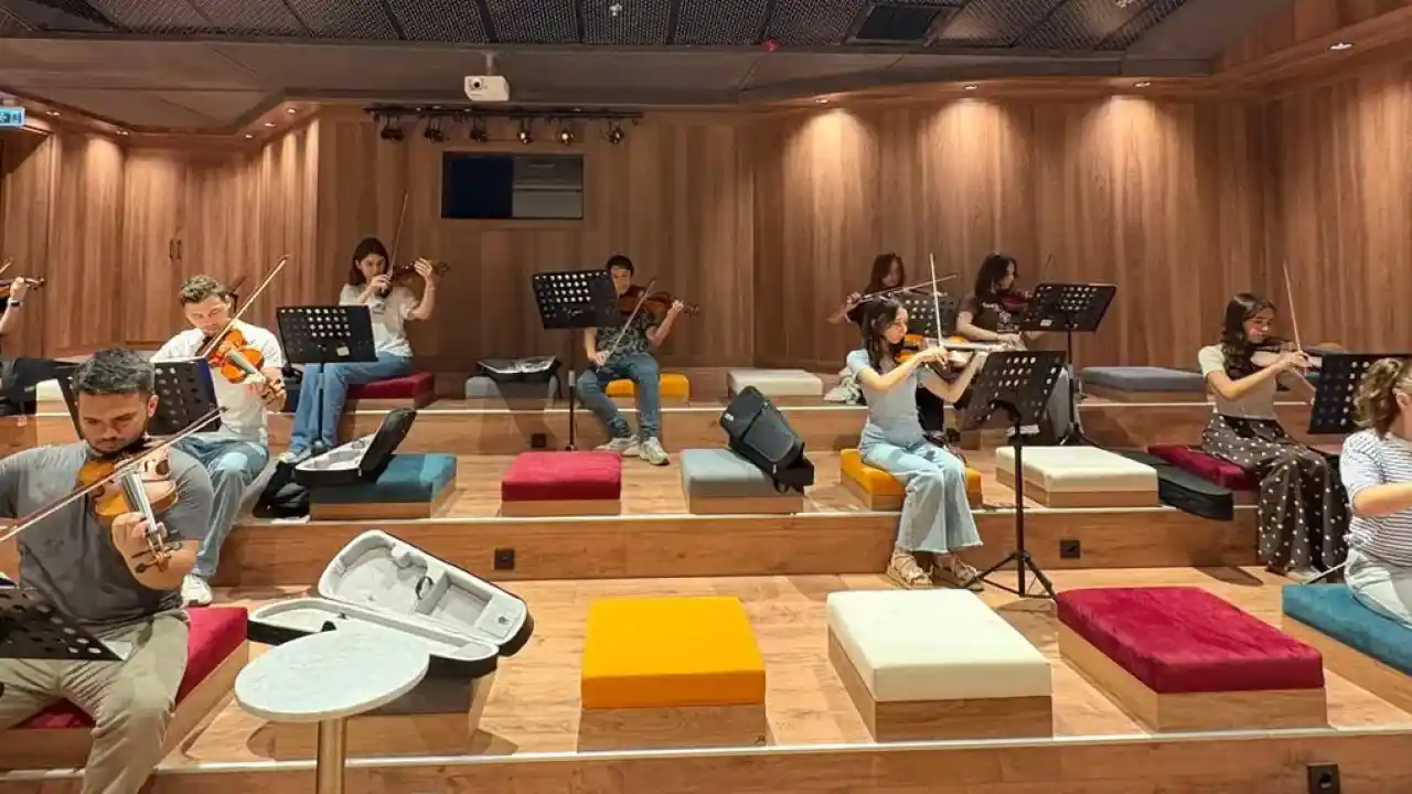 Sakarya’da Yaz Müzik Okulu’nda gençlerin yazı notalarla canlandı