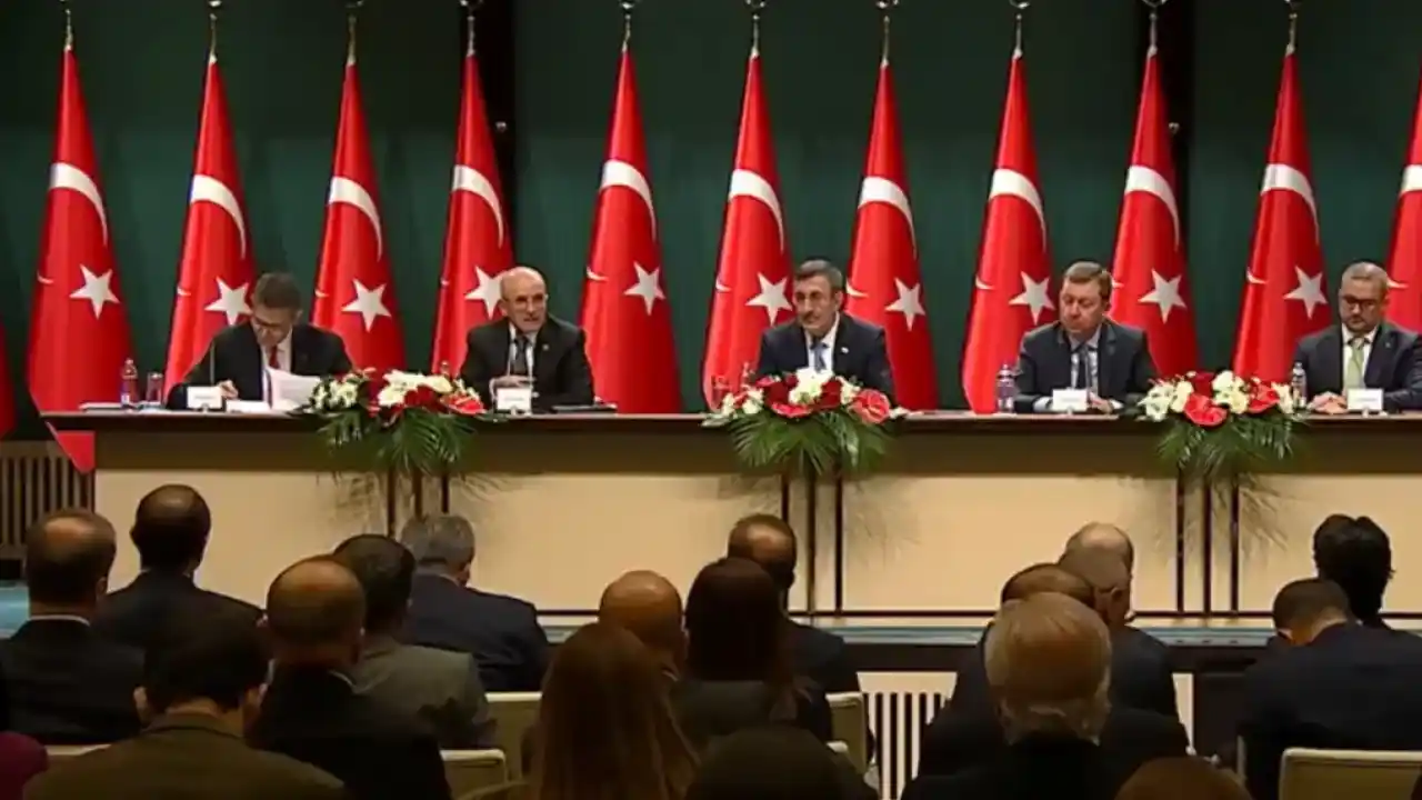 Yeni ekonomik hedefler açıklandı! Enflasyon tek haneye inecek… 2,1 milyon yeni istihdam sağlanacak
