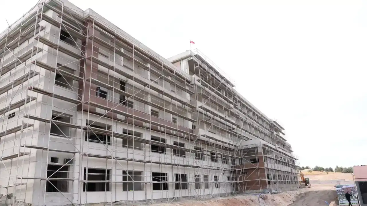 Gaziantep’te yapımı süren Yaş Bakım ve Rehabilitasyon Merkezi’ne ziyaret